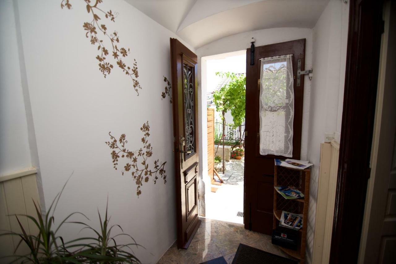Apartmani Loreta Mali Losinj Exterior photo