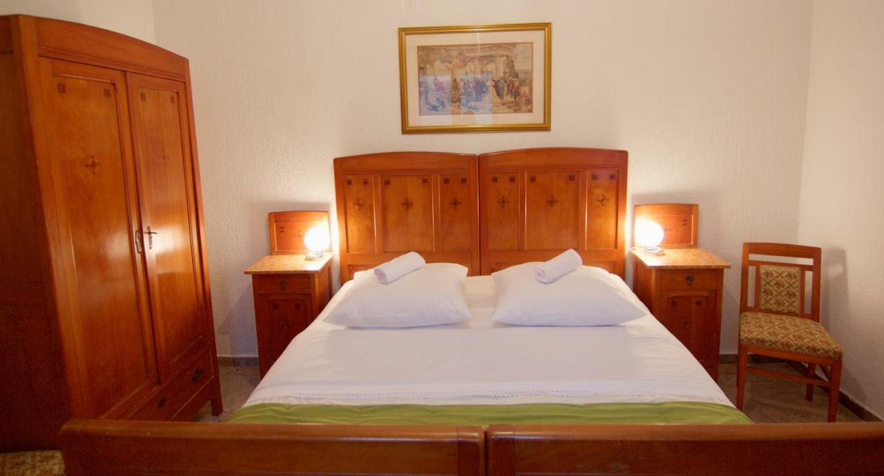Apartmani Loreta Mali Losinj Exterior photo